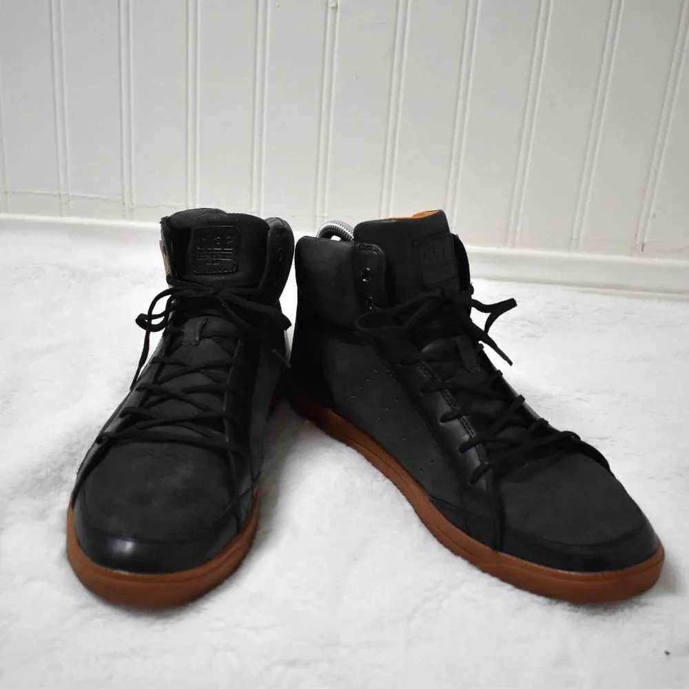 Clae Wilder High Tops Sneakers  Mens Sz 8.5 Leather Upper Rubber Sole  CLA01257